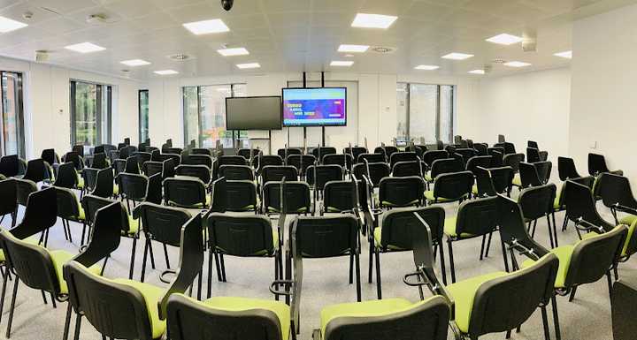 Fotografia tomada fuera de Academia AMIR - Centro de formación en Madrid, Madrid