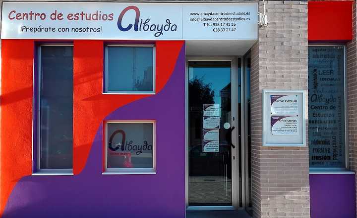 Fotografia tomada fuera de ACADEMIA ALBAYDA: Apoyo Escolar y Preparación de Oposiciones - Centro de formación en Granada, Granada