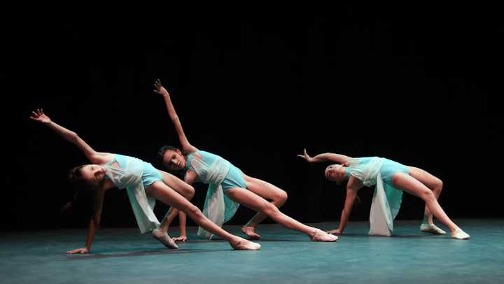 Fotografia tomada fuera de Escola de Dansa La Riera - Academia de baile en Arenys de Munt, Barcelona