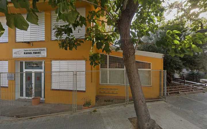 Fotografia tomada fuera de CFA Rafael Farré - Escuela de educación para adultos en Molins de Rei, Barcelona