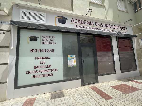 Fotografia tomada fuera de Academia Cristina Rodríguez - Centro de estudios en Vélez-Málaga, Málaga