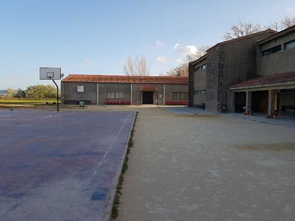 Fotografia tomada fuera de Escuelas Profesionales de la Sagrada Familia Nuestra Señora del Buen Consejo de las Lomas - Colegio bilingüe en Vejer de la Frontera, Cádiz