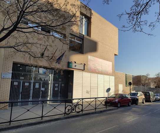 Fotografia tomada fuera de IES Hermenegildo Lanz - School en Granada, Granada